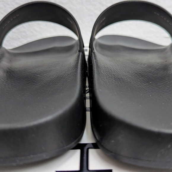 (SOLD) Givenchy Shower Slides - Picture 8 of 14